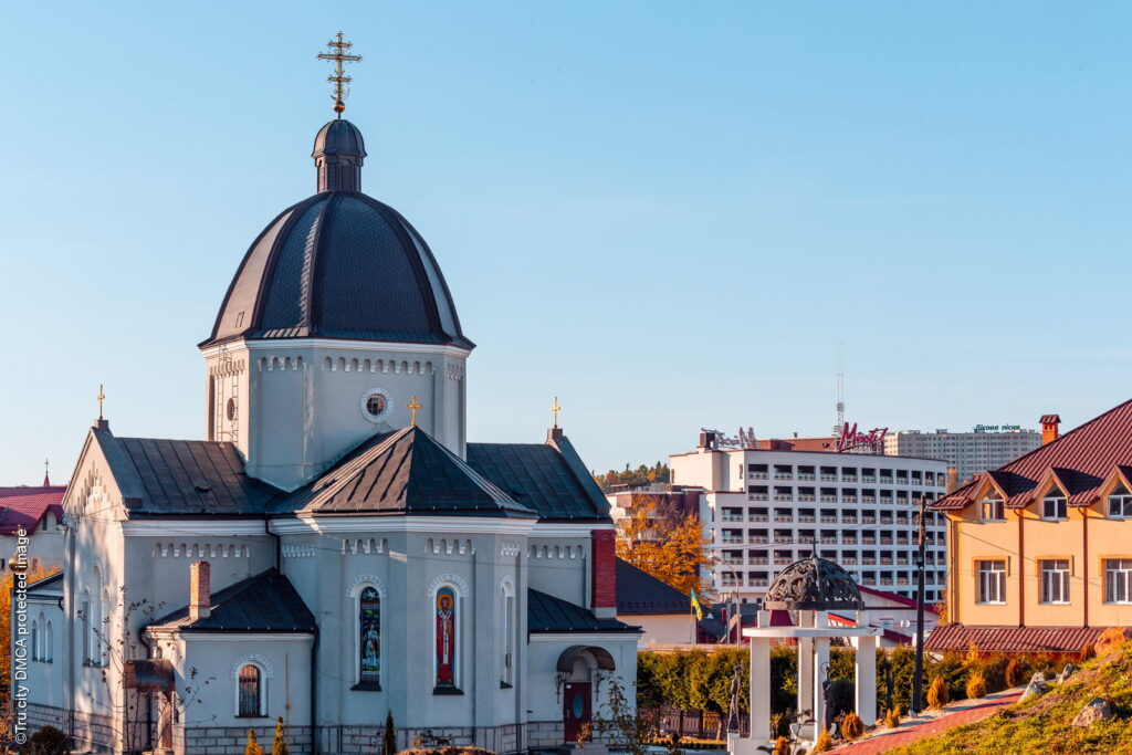 Вид на церкву Святого Миколая у Трускавці